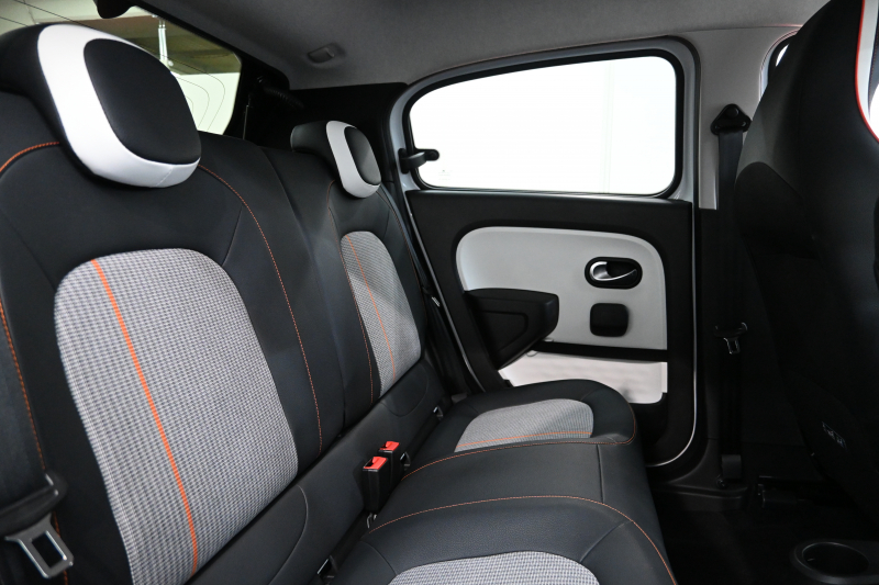 ルノー トゥインゴ ﾊﾞｲﾌﾞｽ　特別仕様車 1ｵｰﾅｰ ECO機能 ｸﾙｺﾝ 専用ﾚｻﾞｰ調×ﾌｧﾌﾞﾘｯｸｼｰﾄ ｼｰﾄﾋｰﾀｰ 純正ﾀｯﾁｽｸﾘｰﾝ CarPlay Bｶﾒﾗ 16ｲﾝﾁｱﾛｲﾎｲｰﾙ ｵﾚﾝｼﾞ内装ﾄﾘﾑ　2年保証付