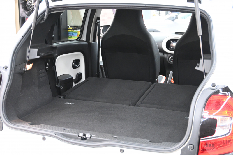 ルノー トゥインゴ ﾊﾞｲﾌﾞｽ　特別仕様車 1ｵｰﾅｰ ECO機能 ｸﾙｺﾝ 専用ﾚｻﾞｰ調×ﾌｧﾌﾞﾘｯｸｼｰﾄ ｼｰﾄﾋｰﾀｰ 純正ﾀｯﾁｽｸﾘｰﾝ CarPlay Bｶﾒﾗ 16ｲﾝﾁｱﾛｲﾎｲｰﾙ ｵﾚﾝｼﾞ内装ﾄﾘﾑ　2年保証付