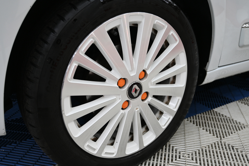 ルノー トゥインゴ ﾊﾞｲﾌﾞｽ　特別仕様車 1ｵｰﾅｰ ECO機能 ｸﾙｺﾝ 専用ﾚｻﾞｰ調×ﾌｧﾌﾞﾘｯｸｼｰﾄ ｼｰﾄﾋｰﾀｰ 純正ﾀｯﾁｽｸﾘｰﾝ CarPlay Bｶﾒﾗ 16ｲﾝﾁｱﾛｲﾎｲｰﾙ ｵﾚﾝｼﾞ内装ﾄﾘﾑ　2年保証付