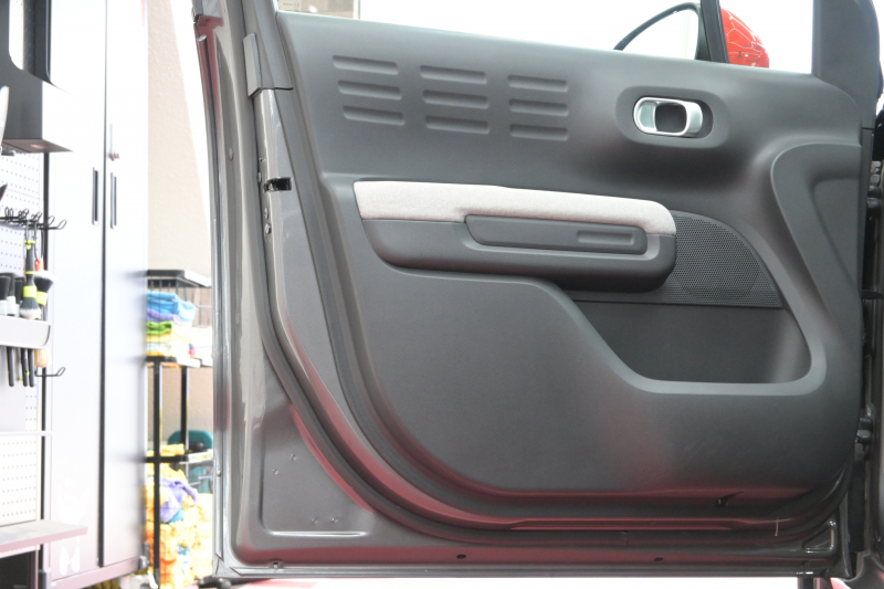 シトロエン C3 ｴｱｸﾛｽSUV ｼｬｲﾝﾊﾟｯｹｰｼﾞ　ﾌｧﾌﾞﾘｯｸｼｰﾄ ﾊﾟﾉﾗﾏSR ｸﾙｺﾝ 純正7ｲﾝﾁﾀｯﾁｽｸﾘｰﾝ CarPlay Bｶﾒﾗ 純正17ｲﾝﾁAW LEDﾗｲﾄ ｱｸﾃｨﾌﾞｾｰﾌﾃｨﾌﾞﾚｰｷ　2年保証付