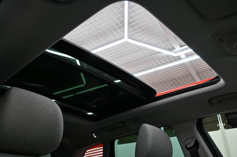 シトロエン C3 ｴｱｸﾛｽSUV ｼｬｲﾝﾊﾟｯｹｰｼﾞ　ﾌｧﾌﾞﾘｯｸｼｰﾄ ﾊﾟﾉﾗﾏSR ｸﾙｺﾝ 純正7ｲﾝﾁﾀｯﾁｽｸﾘｰﾝ CarPlay Bｶﾒﾗ 純正17ｲﾝﾁAW LEDﾗｲﾄ ｱｸﾃｨﾌﾞｾｰﾌﾃｨﾌﾞﾚｰｷ　2年保証付