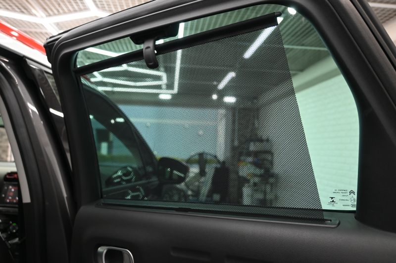 シトロエン C3 ｴｱｸﾛｽSUV ｼｬｲﾝﾊﾟｯｹｰｼﾞ　ﾌｧﾌﾞﾘｯｸｼｰﾄ ﾊﾟﾉﾗﾏSR ｸﾙｺﾝ 純正7ｲﾝﾁﾀｯﾁｽｸﾘｰﾝ CarPlay Bｶﾒﾗ 純正17ｲﾝﾁAW LEDﾗｲﾄ ｱｸﾃｨﾌﾞｾｰﾌﾃｨﾌﾞﾚｰｷ　2年保証付