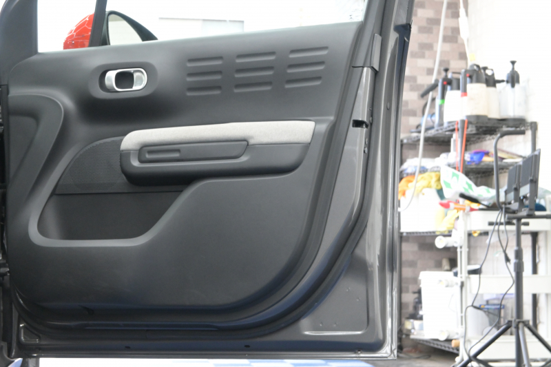 シトロエン C3 ｴｱｸﾛｽSUV ｼｬｲﾝﾊﾟｯｹｰｼﾞ　ﾌｧﾌﾞﾘｯｸｼｰﾄ ﾊﾟﾉﾗﾏSR ｸﾙｺﾝ 純正7ｲﾝﾁﾀｯﾁｽｸﾘｰﾝ CarPlay Bｶﾒﾗ 純正17ｲﾝﾁAW LEDﾗｲﾄ ｱｸﾃｨﾌﾞｾｰﾌﾃｨﾌﾞﾚｰｷ　2年保証付