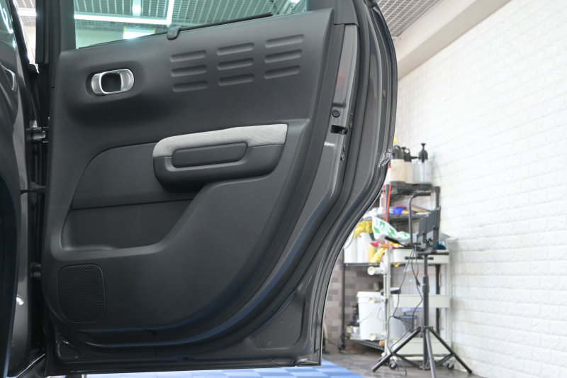 シトロエン C3 ｴｱｸﾛｽSUV ｼｬｲﾝﾊﾟｯｹｰｼﾞ　ﾌｧﾌﾞﾘｯｸｼｰﾄ ﾊﾟﾉﾗﾏSR ｸﾙｺﾝ 純正7ｲﾝﾁﾀｯﾁｽｸﾘｰﾝ CarPlay Bｶﾒﾗ 純正17ｲﾝﾁAW LEDﾗｲﾄ ｱｸﾃｨﾌﾞｾｰﾌﾃｨﾌﾞﾚｰｷ　2年保証付