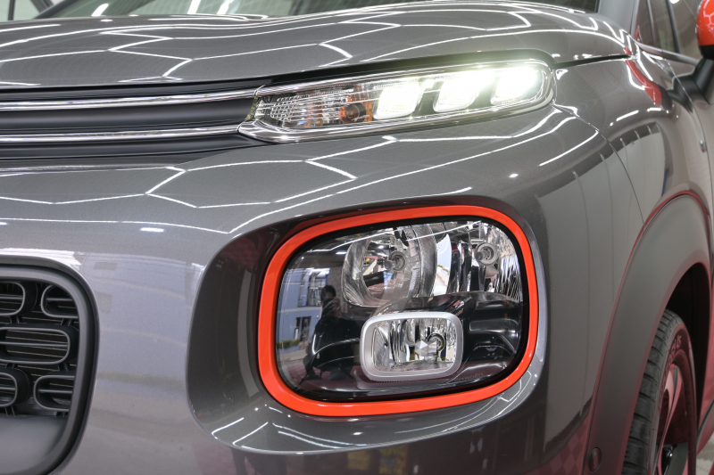 シトロエン C3 ｴｱｸﾛｽSUV ｼｬｲﾝﾊﾟｯｹｰｼﾞ　ﾌｧﾌﾞﾘｯｸｼｰﾄ ﾊﾟﾉﾗﾏSR ｸﾙｺﾝ 純正7ｲﾝﾁﾀｯﾁｽｸﾘｰﾝ CarPlay Bｶﾒﾗ 純正17ｲﾝﾁAW LEDﾗｲﾄ ｱｸﾃｨﾌﾞｾｰﾌﾃｨﾌﾞﾚｰｷ　2年保証付