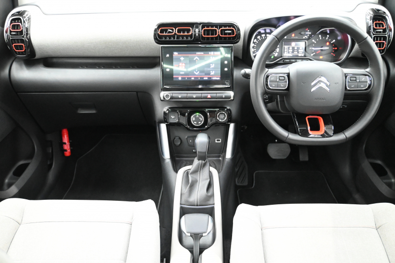 シトロエン C3 ｴｱｸﾛｽSUV ｼｬｲﾝﾊﾟｯｹｰｼﾞ　ﾌｧﾌﾞﾘｯｸｼｰﾄ ﾊﾟﾉﾗﾏSR ｸﾙｺﾝ 純正7ｲﾝﾁﾀｯﾁｽｸﾘｰﾝ CarPlay Bｶﾒﾗ 純正17ｲﾝﾁAW LEDﾗｲﾄ ｱｸﾃｨﾌﾞｾｰﾌﾃｨﾌﾞﾚｰｷ　2年保証付