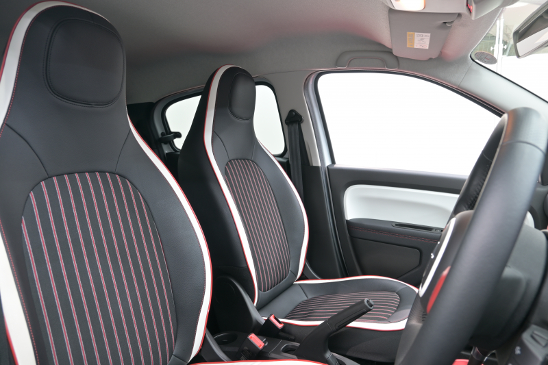 ルノー トゥインゴ ﾙｺｯｸｽﾎﾟﾙﾃｨﾌ　100台限定特別仕様車 1ｵﾅ ｸﾙｺﾝ ECO機能 専用ｺﾝﾋﾞｼｰﾄ ﾀｯﾁｽｸﾘｰﾝ CarPlay Bｶﾒﾗ 専用16ｲﾝﾁAW　2年保証付