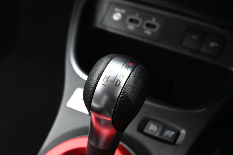 ルノー トゥインゴ ﾙｺｯｸｽﾎﾟﾙﾃｨﾌ　100台限定特別仕様車 1ｵﾅ ｸﾙｺﾝ ECO機能 専用ｺﾝﾋﾞｼｰﾄ ﾀｯﾁｽｸﾘｰﾝ CarPlay Bｶﾒﾗ 専用16ｲﾝﾁAW　2年保証付