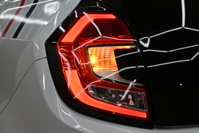 ルノー トゥインゴ ﾙｺｯｸｽﾎﾟﾙﾃｨﾌ　100台限定特別仕様車 1ｵﾅ ｸﾙｺﾝ ECO機能 専用ｺﾝﾋﾞｼｰﾄ ﾀｯﾁｽｸﾘｰﾝ CarPlay Bｶﾒﾗ 専用16ｲﾝﾁAW　2年保証付