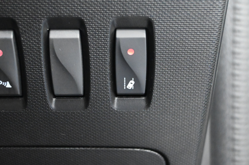 ルノー トゥインゴ ﾙｺｯｸｽﾎﾟﾙﾃｨﾌ　100台限定特別仕様車 1ｵﾅ ｸﾙｺﾝ ECO機能 専用ｺﾝﾋﾞｼｰﾄ ﾀｯﾁｽｸﾘｰﾝ CarPlay Bｶﾒﾗ 専用16ｲﾝﾁAW　2年保証付