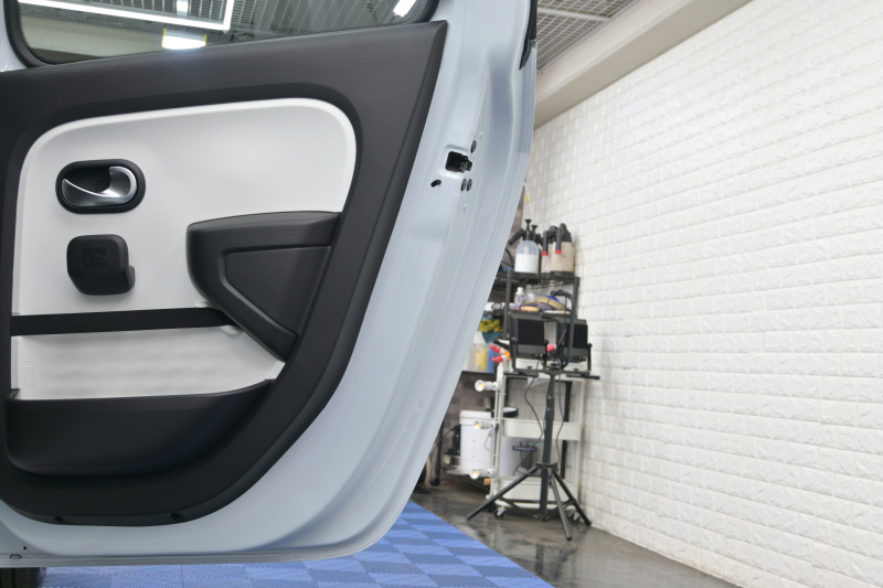 ルノー トゥインゴ ﾙｺｯｸｽﾎﾟﾙﾃｨﾌ　100台限定特別仕様車 1ｵﾅ ｸﾙｺﾝ ECO機能 専用ｺﾝﾋﾞｼｰﾄ ﾀｯﾁｽｸﾘｰﾝ CarPlay Bｶﾒﾗ 専用16ｲﾝﾁAW　2年保証付