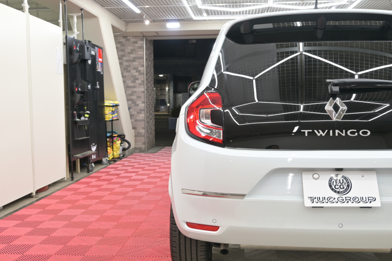 ルノー トゥインゴ ﾙｺｯｸｽﾎﾟﾙﾃｨﾌ　100台限定特別仕様車 1ｵﾅ ｸﾙｺﾝ ECO機能 専用ｺﾝﾋﾞｼｰﾄ ﾀｯﾁｽｸﾘｰﾝ CarPlay Bｶﾒﾗ 専用16ｲﾝﾁAW　2年保証付