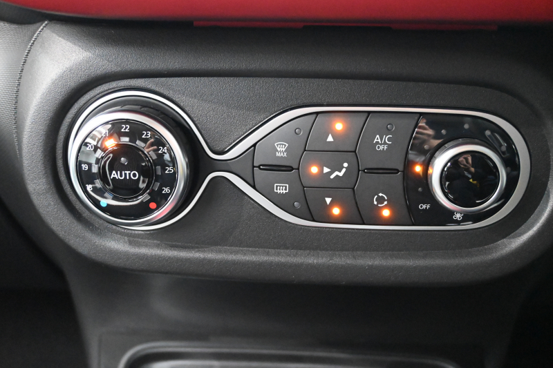 ルノー トゥインゴ ﾙｺｯｸｽﾎﾟﾙﾃｨﾌ　100台限定特別仕様車 1ｵﾅ ｸﾙｺﾝ ECO機能 専用ｺﾝﾋﾞｼｰﾄ ﾀｯﾁｽｸﾘｰﾝ CarPlay Bｶﾒﾗ 専用16ｲﾝﾁAW　2年保証付