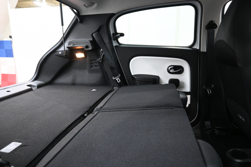 ルノー トゥインゴ ﾙｺｯｸｽﾎﾟﾙﾃｨﾌ　100台限定特別仕様車 1ｵﾅ ｸﾙｺﾝ ECO機能 専用ｺﾝﾋﾞｼｰﾄ ﾀｯﾁｽｸﾘｰﾝ CarPlay Bｶﾒﾗ 専用16ｲﾝﾁAW　2年保証付