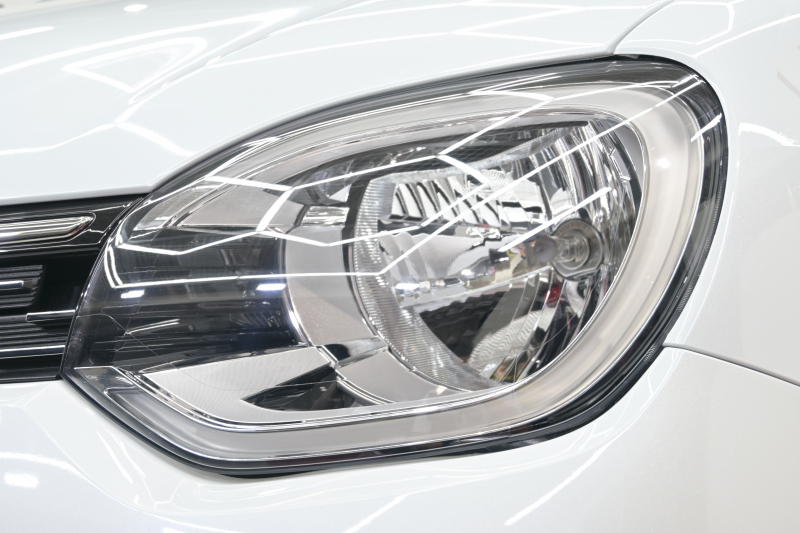 ルノー トゥインゴ ﾙｺｯｸｽﾎﾟﾙﾃｨﾌ　100台限定特別仕様車 1ｵﾅ ｸﾙｺﾝ ECO機能 専用ｺﾝﾋﾞｼｰﾄ ﾀｯﾁｽｸﾘｰﾝ CarPlay Bｶﾒﾗ 専用16ｲﾝﾁAW　2年保証付