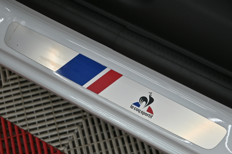 ルノー トゥインゴ ﾙｺｯｸｽﾎﾟﾙﾃｨﾌ　100台限定特別仕様車 1ｵﾅ ｸﾙｺﾝ ECO機能 専用ｺﾝﾋﾞｼｰﾄ ﾀｯﾁｽｸﾘｰﾝ CarPlay Bｶﾒﾗ 専用16ｲﾝﾁAW　2年保証付