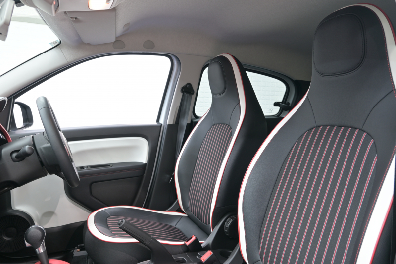 ルノー トゥインゴ ﾙｺｯｸｽﾎﾟﾙﾃｨﾌ　100台限定特別仕様車 1ｵﾅ ｸﾙｺﾝ ECO機能 専用ｺﾝﾋﾞｼｰﾄ ﾀｯﾁｽｸﾘｰﾝ CarPlay Bｶﾒﾗ 専用16ｲﾝﾁAW　2年保証付