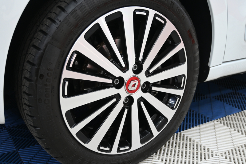 ルノー トゥインゴ ﾙｺｯｸｽﾎﾟﾙﾃｨﾌ　100台限定特別仕様車 1ｵﾅ ｸﾙｺﾝ ECO機能 専用ｺﾝﾋﾞｼｰﾄ ﾀｯﾁｽｸﾘｰﾝ CarPlay Bｶﾒﾗ 専用16ｲﾝﾁAW　2年保証付