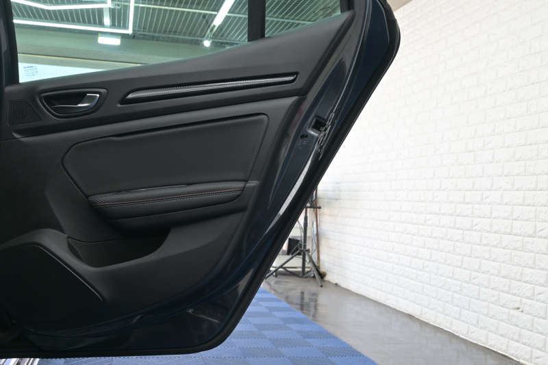 ルノー メガーヌ RSﾄﾛﾌｨｰ　1ｵﾅ RECARO製ﾌﾛﾝﾄﾊﾞｹｯﾄｼｰﾄ 純正ﾀｯﾁｽｸﾘｰﾝ Bluetoothｵｰﾃﾞｨｵ CarPlay Bｶﾒﾗ 前後PTS 19ｲﾝﾁ鍛造AW ﾌﾞﾚﾝﾎﾞ製ﾚｯﾄﾞｷｬﾘﾊﾟｰ LEDﾍｯﾄﾞﾗｲﾄ　2年保証付