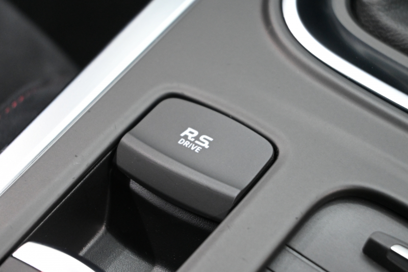 ルノー メガーヌ RSﾄﾛﾌｨｰ　1ｵﾅ RECARO製ﾌﾛﾝﾄﾊﾞｹｯﾄｼｰﾄ 純正ﾀｯﾁｽｸﾘｰﾝ Bluetoothｵｰﾃﾞｨｵ CarPlay Bｶﾒﾗ 前後PTS 19ｲﾝﾁ鍛造AW ﾌﾞﾚﾝﾎﾞ製ﾚｯﾄﾞｷｬﾘﾊﾟｰ LEDﾍｯﾄﾞﾗｲﾄ　2年保証付