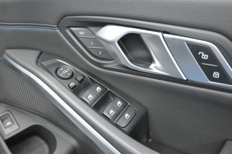 BMW 3シリーズ 320i Mｽﾎﾟｰﾂ ｺﾝﾌｫｰﾄP　ACC ﾌﾞﾗｯｸﾊｰﾌﾚｻﾞｰ 純正HDDﾅﾋﾞ Carplay Bｶﾒﾗ Mｴｱﾛ&19ｲﾝﾁAW 自動ﾄﾗﾝｸ ﾜｲﾔﾚｽﾁｬｰｼﾞ　2年保証付