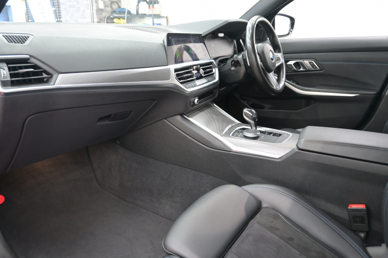 BMW 3シリーズ 320i Mｽﾎﾟｰﾂ ｺﾝﾌｫｰﾄP　ACC ﾌﾞﾗｯｸﾊｰﾌﾚｻﾞｰ 純正HDDﾅﾋﾞ Carplay Bｶﾒﾗ Mｴｱﾛ&19ｲﾝﾁAW 自動ﾄﾗﾝｸ ﾜｲﾔﾚｽﾁｬｰｼﾞ　2年保証付