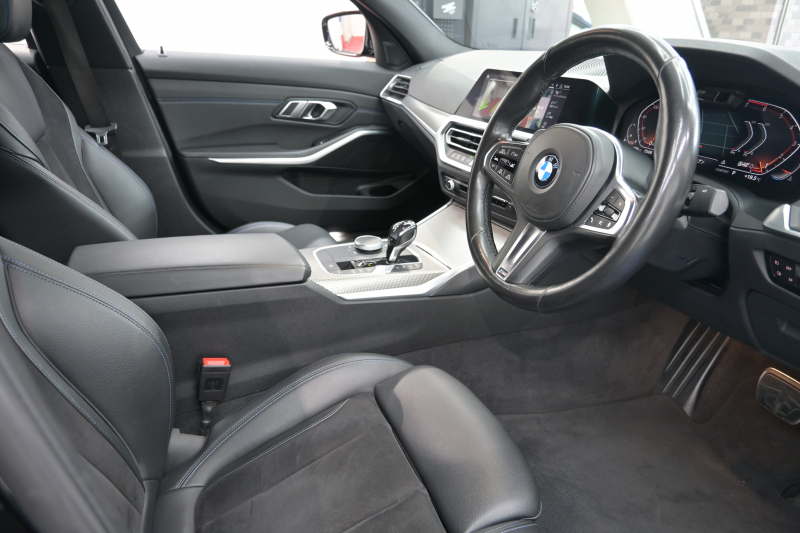 BMW 3シリーズ 320i Mｽﾎﾟｰﾂ ｺﾝﾌｫｰﾄP　ACC ﾌﾞﾗｯｸﾊｰﾌﾚｻﾞｰ 純正HDDﾅﾋﾞ Carplay Bｶﾒﾗ Mｴｱﾛ&19ｲﾝﾁAW 自動ﾄﾗﾝｸ ﾜｲﾔﾚｽﾁｬｰｼﾞ　2年保証付