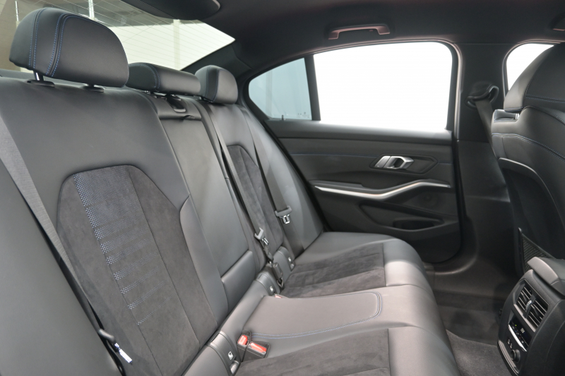 BMW 3シリーズ 320i Mｽﾎﾟｰﾂ ｺﾝﾌｫｰﾄP　ACC ﾌﾞﾗｯｸﾊｰﾌﾚｻﾞｰ 純正HDDﾅﾋﾞ Carplay Bｶﾒﾗ Mｴｱﾛ&19ｲﾝﾁAW 自動ﾄﾗﾝｸ ﾜｲﾔﾚｽﾁｬｰｼﾞ　2年保証付