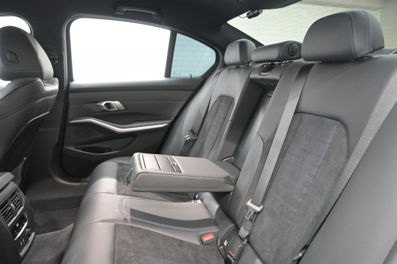 BMW 3シリーズ 320i Mｽﾎﾟｰﾂ ｺﾝﾌｫｰﾄP　ACC ﾌﾞﾗｯｸﾊｰﾌﾚｻﾞｰ 純正HDDﾅﾋﾞ Carplay Bｶﾒﾗ Mｴｱﾛ&19ｲﾝﾁAW 自動ﾄﾗﾝｸ ﾜｲﾔﾚｽﾁｬｰｼﾞ　2年保証付