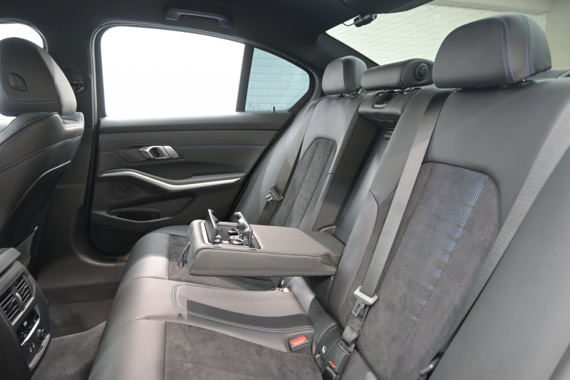 BMW 3シリーズ 320i Mｽﾎﾟｰﾂ ｺﾝﾌｫｰﾄP　ACC ﾌﾞﾗｯｸﾊｰﾌﾚｻﾞｰ 純正HDDﾅﾋﾞ Carplay Bｶﾒﾗ Mｴｱﾛ&19ｲﾝﾁAW 自動ﾄﾗﾝｸ ﾜｲﾔﾚｽﾁｬｰｼﾞ　2年保証付