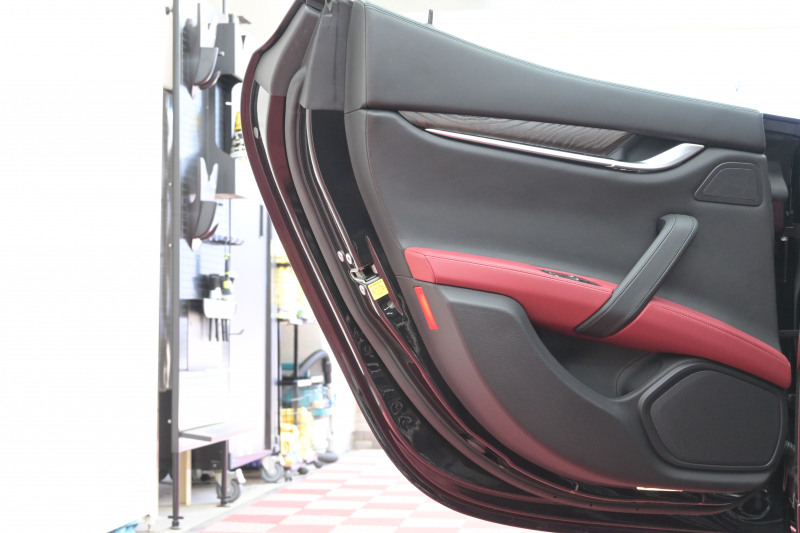 マセラティ ギブリ 3.0　ﾌﾙﾅﾁｭﾗﾙﾚｻﾞｰ赤革 ｻﾝﾙｰﾌ 赤×黒ﾚｻﾞｰｲﾝﾃﾘｱ ﾗﾃﾞｨｶｳｯﾄﾞｲﾝﾃﾘｱ 純正ﾅﾋﾞTV Bｶﾒﾗ 本革ｽﾃｱ ﾌﾟﾛﾃｵ19AW ｼﾌﾄﾊﾟﾄﾞﾙ　2年保証付