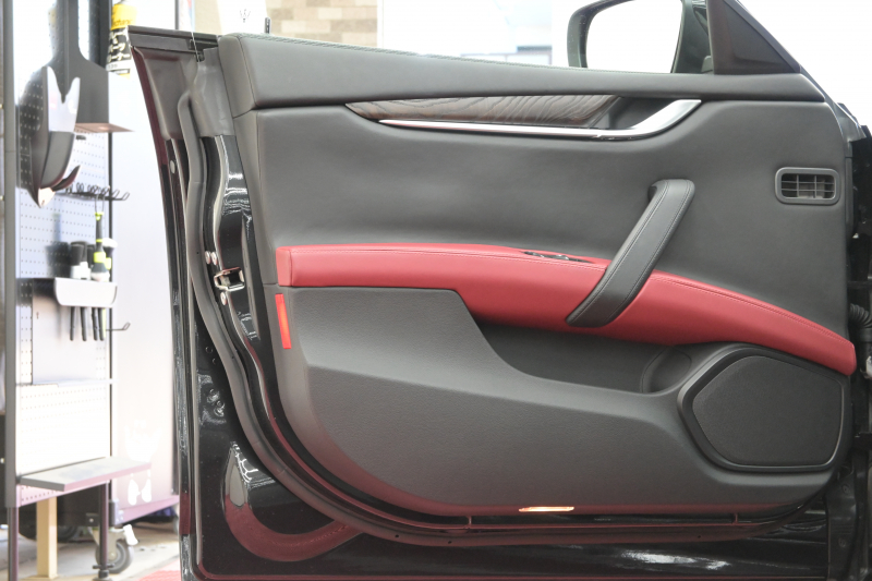 マセラティ ギブリ 3.0　ﾌﾙﾅﾁｭﾗﾙﾚｻﾞｰ赤革 ｻﾝﾙｰﾌ 赤×黒ﾚｻﾞｰｲﾝﾃﾘｱ ﾗﾃﾞｨｶｳｯﾄﾞｲﾝﾃﾘｱ 純正ﾅﾋﾞTV Bｶﾒﾗ 本革ｽﾃｱ ﾌﾟﾛﾃｵ19AW ｼﾌﾄﾊﾟﾄﾞﾙ　2年保証付