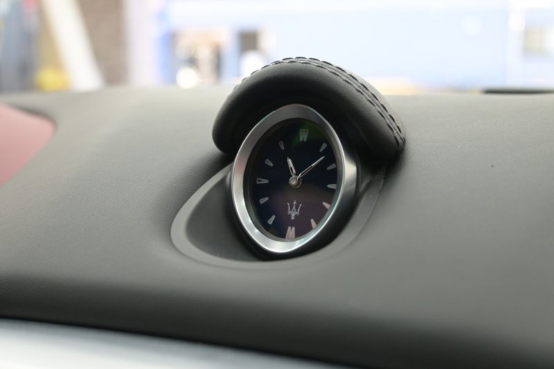 マセラティ ギブリ 3.0　ﾌﾙﾅﾁｭﾗﾙﾚｻﾞｰ赤革 ｻﾝﾙｰﾌ 赤×黒ﾚｻﾞｰｲﾝﾃﾘｱ ﾗﾃﾞｨｶｳｯﾄﾞｲﾝﾃﾘｱ 純正ﾅﾋﾞTV Bｶﾒﾗ 本革ｽﾃｱ ﾌﾟﾛﾃｵ19AW ｼﾌﾄﾊﾟﾄﾞﾙ　2年保証付