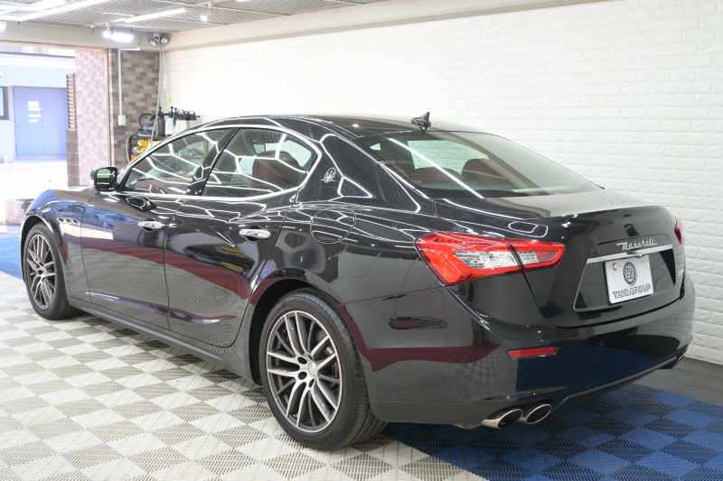 マセラティ ギブリ 3.0　ﾌﾙﾅﾁｭﾗﾙﾚｻﾞｰ赤革 ｻﾝﾙｰﾌ 赤×黒ﾚｻﾞｰｲﾝﾃﾘｱ ﾗﾃﾞｨｶｳｯﾄﾞｲﾝﾃﾘｱ 純正ﾅﾋﾞTV Bｶﾒﾗ 本革ｽﾃｱ ﾌﾟﾛﾃｵ19AW ｼﾌﾄﾊﾟﾄﾞﾙ　2年保証付