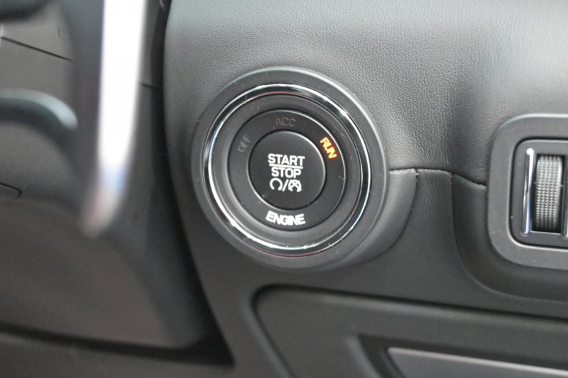 マセラティ ギブリ 3.0　ﾌﾙﾅﾁｭﾗﾙﾚｻﾞｰ赤革 ｻﾝﾙｰﾌ 赤×黒ﾚｻﾞｰｲﾝﾃﾘｱ ﾗﾃﾞｨｶｳｯﾄﾞｲﾝﾃﾘｱ 純正ﾅﾋﾞTV Bｶﾒﾗ 本革ｽﾃｱ ﾌﾟﾛﾃｵ19AW ｼﾌﾄﾊﾟﾄﾞﾙ　2年保証付