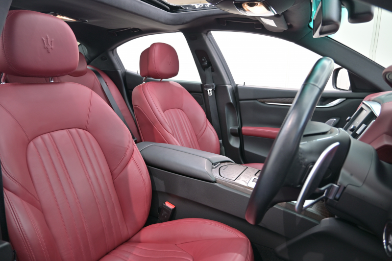 マセラティ ギブリ 3.0　ﾌﾙﾅﾁｭﾗﾙﾚｻﾞｰ赤革 ｻﾝﾙｰﾌ 赤×黒ﾚｻﾞｰｲﾝﾃﾘｱ ﾗﾃﾞｨｶｳｯﾄﾞｲﾝﾃﾘｱ 純正ﾅﾋﾞTV Bｶﾒﾗ 本革ｽﾃｱ ﾌﾟﾛﾃｵ19AW ｼﾌﾄﾊﾟﾄﾞﾙ　2年保証付