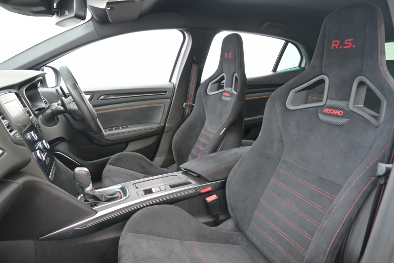 ルノー メガーヌ RSﾄﾛﾌｨｰ　RECARO製ﾌﾛﾝﾄﾊﾞｹｯﾄｼｰﾄ 純正ﾀｯﾁｽｸﾘｰﾝ Bluetoothｵｰﾃﾞｨｵ CarPlay Bｶﾒﾗ 前後PTS 19ｲﾝﾁ鍛造AW ﾌﾞﾚﾝﾎﾞ製ﾚｯﾄﾞｷｬﾘﾊﾟｰ LEDﾍｯﾄﾞﾗｲﾄ　2年保証付