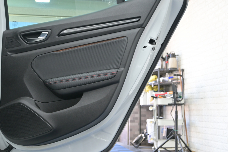 ルノー メガーヌ RSﾄﾛﾌｨｰ　RECARO製ﾌﾛﾝﾄﾊﾞｹｯﾄｼｰﾄ 純正ﾀｯﾁｽｸﾘｰﾝ Bluetoothｵｰﾃﾞｨｵ CarPlay Bｶﾒﾗ 前後PTS 19ｲﾝﾁ鍛造AW ﾌﾞﾚﾝﾎﾞ製ﾚｯﾄﾞｷｬﾘﾊﾟｰ LEDﾍｯﾄﾞﾗｲﾄ　2年保証付