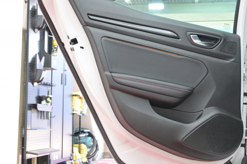 ルノー メガーヌ RSﾄﾛﾌｨｰ　RECARO製ﾌﾛﾝﾄﾊﾞｹｯﾄｼｰﾄ 純正ﾀｯﾁｽｸﾘｰﾝ Bluetoothｵｰﾃﾞｨｵ CarPlay Bｶﾒﾗ 前後PTS 19ｲﾝﾁ鍛造AW ﾌﾞﾚﾝﾎﾞ製ﾚｯﾄﾞｷｬﾘﾊﾟｰ LEDﾍｯﾄﾞﾗｲﾄ　2年保証付