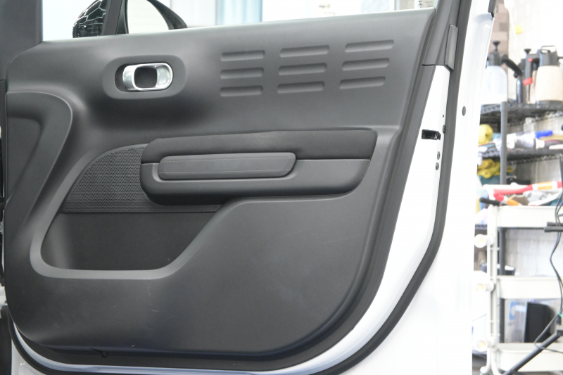 シトロエン C3 ｴｱｸﾛｽSUV ｼｬｲﾝPKG　後期ﾓﾃﾞﾙ 1ｵﾅ ﾚｻﾞｰ×ﾌｧﾌﾞﾘｯｸｺﾝﾋﾞﾚｻﾞｰｼｰﾄ ｸﾙｺﾝ 純正7ｲﾝﾁﾀｯﾁｽｸﾘｰﾝ CarPlay Bｶﾒﾗ 純正17ｲﾝﾁAW LEDﾗｲﾄ ｱｸﾃｨﾌﾞｾｰﾌﾃｨﾌﾞﾚｰｷ　2年保証付