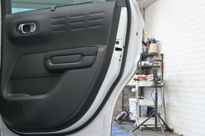 シトロエン C3 ｴｱｸﾛｽSUV ｼｬｲﾝPKG　後期ﾓﾃﾞﾙ 1ｵﾅ ﾚｻﾞｰ×ﾌｧﾌﾞﾘｯｸｺﾝﾋﾞﾚｻﾞｰｼｰﾄ ｸﾙｺﾝ 純正7ｲﾝﾁﾀｯﾁｽｸﾘｰﾝ CarPlay Bｶﾒﾗ 純正17ｲﾝﾁAW LEDﾗｲﾄ ｱｸﾃｨﾌﾞｾｰﾌﾃｨﾌﾞﾚｰｷ　2年保証付