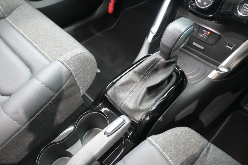 シトロエン C3 ｴｱｸﾛｽSUV ｼｬｲﾝPKG　後期ﾓﾃﾞﾙ 1ｵﾅ ﾚｻﾞｰ×ﾌｧﾌﾞﾘｯｸｺﾝﾋﾞﾚｻﾞｰｼｰﾄ ｸﾙｺﾝ 純正7ｲﾝﾁﾀｯﾁｽｸﾘｰﾝ CarPlay Bｶﾒﾗ 純正17ｲﾝﾁAW LEDﾗｲﾄ ｱｸﾃｨﾌﾞｾｰﾌﾃｨﾌﾞﾚｰｷ　2年保証付