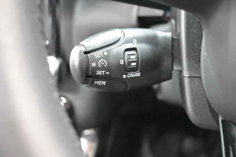 シトロエン C3 ｴｱｸﾛｽSUV ｼｬｲﾝPKG　後期ﾓﾃﾞﾙ 1ｵﾅ ﾚｻﾞｰ×ﾌｧﾌﾞﾘｯｸｺﾝﾋﾞﾚｻﾞｰｼｰﾄ ｸﾙｺﾝ 純正7ｲﾝﾁﾀｯﾁｽｸﾘｰﾝ CarPlay Bｶﾒﾗ 純正17ｲﾝﾁAW LEDﾗｲﾄ ｱｸﾃｨﾌﾞｾｰﾌﾃｨﾌﾞﾚｰｷ　2年保証付