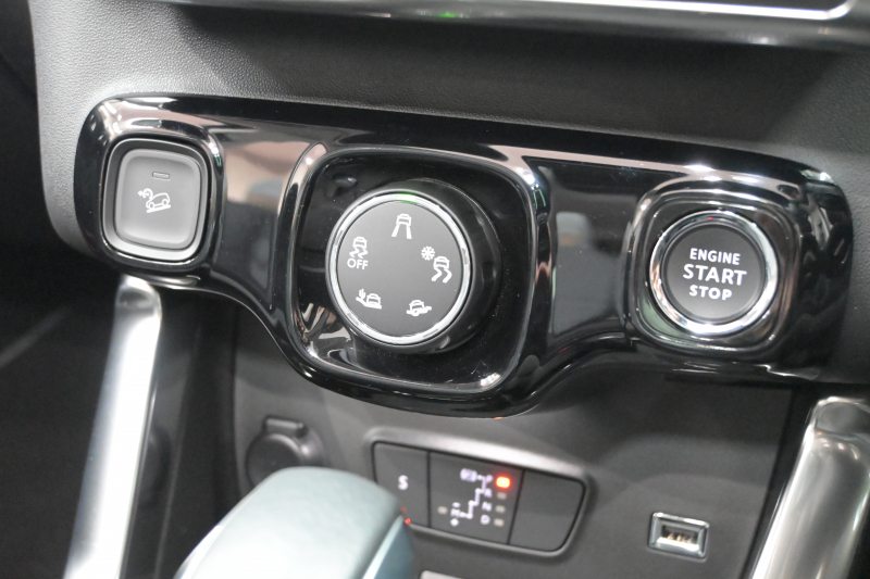 シトロエン C3 ｴｱｸﾛｽSUV ｼｬｲﾝPKG　後期ﾓﾃﾞﾙ 1ｵﾅ ﾚｻﾞｰ×ﾌｧﾌﾞﾘｯｸｺﾝﾋﾞﾚｻﾞｰｼｰﾄ ｸﾙｺﾝ 純正7ｲﾝﾁﾀｯﾁｽｸﾘｰﾝ CarPlay Bｶﾒﾗ 純正17ｲﾝﾁAW LEDﾗｲﾄ ｱｸﾃｨﾌﾞｾｰﾌﾃｨﾌﾞﾚｰｷ　2年保証付