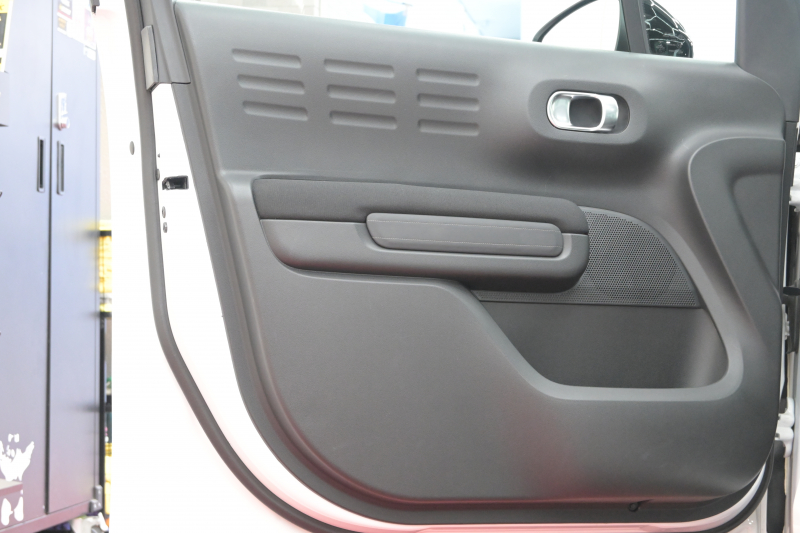 シトロエン C3 ｴｱｸﾛｽSUV ｼｬｲﾝPKG　後期ﾓﾃﾞﾙ 1ｵﾅ ﾚｻﾞｰ×ﾌｧﾌﾞﾘｯｸｺﾝﾋﾞﾚｻﾞｰｼｰﾄ ｸﾙｺﾝ 純正7ｲﾝﾁﾀｯﾁｽｸﾘｰﾝ CarPlay Bｶﾒﾗ 純正17ｲﾝﾁAW LEDﾗｲﾄ ｱｸﾃｨﾌﾞｾｰﾌﾃｨﾌﾞﾚｰｷ　2年保証付