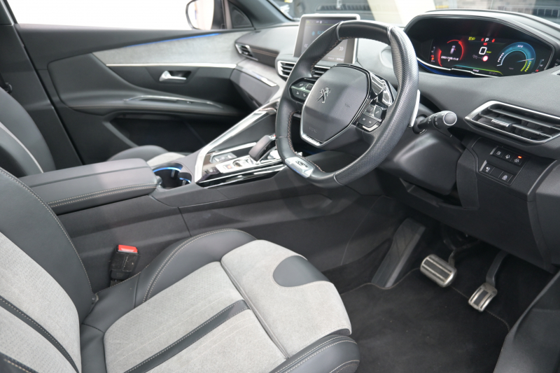 プジョー 3008 GT HYBRID4　ACC Pｽﾀ ECO ﾊｰﾌ革 ﾏｯｻｰｼﾞ機能 ﾊﾟﾉﾗﾏR ﾅﾋﾞTV 8ｲﾝﾁﾀｯﾁｽｸﾘｰﾝ AppleCarPlay 自動ﾃｰﾙｹﾞｰﾄ BSM LKA 純正18ｲﾝﾁAW　2年保証付
