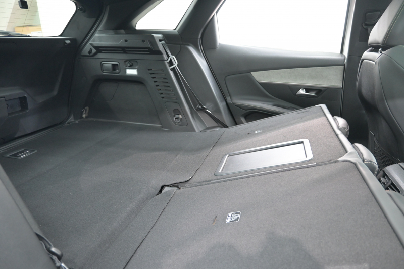 プジョー 3008 GT HYBRID4　ACC Pｽﾀ ECO ﾊｰﾌ革 ﾏｯｻｰｼﾞ機能 ﾊﾟﾉﾗﾏR ﾅﾋﾞTV 8ｲﾝﾁﾀｯﾁｽｸﾘｰﾝ AppleCarPlay 自動ﾃｰﾙｹﾞｰﾄ BSM LKA 純正18ｲﾝﾁAW　2年保証付