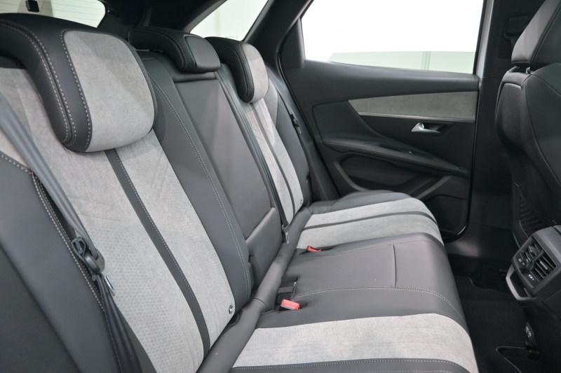 プジョー 3008 GT HYBRID4　ACC Pｽﾀ ECO ﾊｰﾌ革 ﾏｯｻｰｼﾞ機能 ﾊﾟﾉﾗﾏR ﾅﾋﾞTV 8ｲﾝﾁﾀｯﾁｽｸﾘｰﾝ AppleCarPlay 自動ﾃｰﾙｹﾞｰﾄ BSM LKA 純正18ｲﾝﾁAW　2年保証付