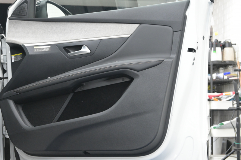 プジョー 3008 GT HYBRID4　ACC Pｽﾀ ECO ﾊｰﾌ革 ﾏｯｻｰｼﾞ機能 ﾊﾟﾉﾗﾏR ﾅﾋﾞTV 8ｲﾝﾁﾀｯﾁｽｸﾘｰﾝ AppleCarPlay 自動ﾃｰﾙｹﾞｰﾄ BSM LKA 純正18ｲﾝﾁAW　2年保証付