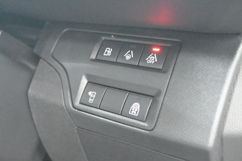 プジョー 3008 GT HYBRID4　ACC Pｽﾀ ECO ﾊｰﾌ革 ﾏｯｻｰｼﾞ機能 ﾊﾟﾉﾗﾏR ﾅﾋﾞTV 8ｲﾝﾁﾀｯﾁｽｸﾘｰﾝ AppleCarPlay 自動ﾃｰﾙｹﾞｰﾄ BSM LKA 純正18ｲﾝﾁAW　2年保証付